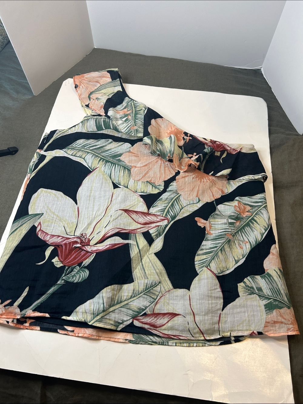 Ann Taylor Tropical One-Shoulder Floral Top in Navy/Peach/Cream